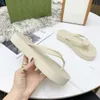 2023 Designer Flip-Flops Fashion Kaptaki proste męskie kapcie damskie Summer plażowy gumowe kapcie łazienki czarne białe zielone sandały