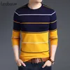 Herr t-shirts modemärke tröja herrar pullover randiga smala fit jumpers stickad ull höst koreansk stil casual män kläder 230225