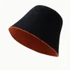 Berets Autumn and Winter Women's Wild Fisherman Hat Show Face Liten stickad dubbelsidig skopa Sunbath Cap