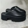 Zapatillas Diseñador 2023 Sandalias perforadas Plataforma de lujo Diapositiva Patrón hueco Materiales transparentes Sandalia Pisos de goma Zapatillas Tamaños 35-42 A6SC