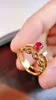 Anelli a grappolo 4480 Solid 18K Gold Nature 0.51ct Red Ruby Pietre preziose Diamanti Donna Fine Jewelry Presenta L'ammonizione di sei parole