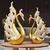 Figurines décoratives Objects European Resin Gold Swan Couple Decoration Home Livingroom Table Crafts El Office Office Bureau d'empilement