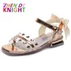 Sandaler flickor Sandaler Nya sommarbarn Sandaler Girls Crystal Shoes Fashion Soft Sole Princess Shoes Casual Beach Flats Z0225