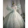2023 Söta blommaflickaklänningar för bröllop ren nackkristall spetsar blommiga applikationer skivor kjolar flickor tävling klänning en linje barn födelsedag klänningar