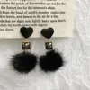 Boucles d'oreilles à clous en forme de cœur, véritable pompon, Harajuku, boule de Pom pelucheuse, feuille acrylique, bijoux coréens pour femmes, cadeau