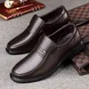 Scarpe eleganti Scarpe in vera pelle Mocassini da uomo Slip On Business Scarpe casual in pelle Mocassini morbidi classici Hombre Scarpe da uomo traspiranti piatte 230225