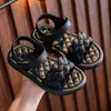 Sandalen babymeisjes sandalen solide kleur prinses kinderen schoenen meisjes student sandalen open teen niet -slip zomer strand kinderen schoenen z0225