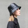 Berets 2023 Faux skórzana kapelusz kubełkowy Kobiety Odwracalne PU i bawełniane SULD SUN Fashion Autumn Waterproof Fisherman