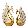 Figurines décoratives Objects European Resin Gold Swan Couple Decoration Home Livingroom Table Crafts El Office Office Bureau d'empilement