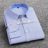 남성용 캐주얼 셔츠 고품질 남성 면화 옥스포드 줄무늬 싱글 패치 포켓 긴 소매 정기적 인 편안한 편안한 캐주얼 버튼-컬러 셔츠 230225