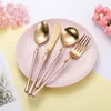 Set di stoviglie Manico rosa Cucchiaio Forchetta Set di coltelli Tavolo da pranzo per la casa Posate placcate in oro opaco Acciaio inossidabile 304