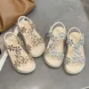 Sandaler Rhinestone Flower Princess Sandaler 2022 Summer New Children's Shoes Girl Softsoled Nonslip Beach Sandaler Sweet For Party Flats Z0225