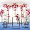 豪華な花の屋外芝生の結婚式の装飾デザートテーブルの背景
