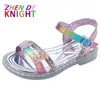 Sandalen kindersandalen meisjes 2022 zomer nieuwe boog cartoon prinses schoenen zacht bodem casual sport strandschoenen maat 2636 z0225