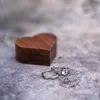 Present Wrap Black Walnut Solid Wood Love Ring Box mini smycken träförpackning oljad
