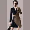 Autumn Elegant Women's Trench Coats Dress Women 2023 Runway Sticked Dress Långärmning Knitt Office Lady Dress Bees Beaded White and Black