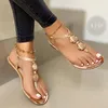 Sandaler plus storlek skor kvinnor thong strand kristall casual woman lägenheter rom kilar sexiga damer