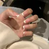偽の爪24pcs裸ピンクフレンチホワイトサイドショートシンプルなネイルアートビューティープレス偽のフルカバー人工的なヒント