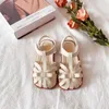 Sandalen babymeisjes sandalen 2022 Nieuwe vintange weven Solid Girl Sandalen gesloten teen sandalen boog baby flats kinderschoenen voor meisje Z0225