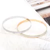 Pulseira de pulseira simples da moda feminina bracelete brilhante dourado e opcional para enviar a namorada de aniversário de joalheria