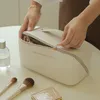 Astucci per cosmetici Astucci per cosmetici per le donne Elegante borsa per il trucco in pelle PU Articoli da toeletta da viaggio Organizer per riporre l'hangbag Borsa per il trucco a mano coreana 230225