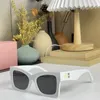 Gorące luksusowe okulary przeciwsłoneczne dla kobiet damskie okulary przeciwsłoneczne dla Lady Retro okulary estetyczne okulary przeciwsłoneczne z soczewkami ochronnymi UV400 Glacier Funky Sunwear