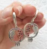 Boucles d'oreilles à la grenade sculptées à la main en métal vintage avec breloque et boucles d'oreilles à crochet en pierre rouge pour femmes G230225