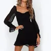 Casual Dresses Slim One-Piece Dress 2023 Mode Se genom Sexig Solid Black Short Lady Elegant Flare Sleeve Party Vestidos Woman