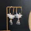 Charm 2023 Fashion Trend White Acryl Flower Drop oorbellen voor vrouwen Vrouwelijke Tassel -keten Hangarringen Koreaanse bruiloftsjuwelen G230225