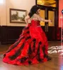 2023 Vestido de noiva g￳tico preto e vermelho A-linha de alta linha de baixo tamanho vestidos de noiva Flores feitas ￠ m￣o Ruffles Ruched Sweetheart Ncond Vintage Ventige Bride Vestres feitos personalizados