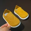 Первые ходоки младенцы повседневная обувь для детей первые ходьбы -рожденные девочки для девочек. Кламешки для дышащих мягких туфлей на открытом воздухе весенняя вязаная ткань 16-21 230227