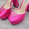 Elbise Ayakkabıları saten ipek Peep-Toe Platform sandaletler yüksek topuklu Ayak bileği kayışı topuklu Pompalar blok topuk sandalet kadınlar için lüks tasarım ayakkabılar Pompalar
