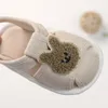 Pierwsze piechurki Baby Summer Cotton Sandals Urodzone Pierwsze Walkers But kreskówka Niedźwiedź swobodny, bez poślizgu guma miękka podeszwa chłopcy niemowlęcia 230227