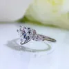 Cluster-Ringe 2023 S925 Silber A Heart 8 High Carbon Diamond Precision Full Micro Set Ring in Europa und Amerika