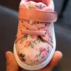 First Walkers Baby Girls Shoes أحذية رياضية مريحة للأطفال من أجل فتاة صغيرة ولدت زهرة لطيفة أحذية ناعمة أسفل الأطفال أحذية 230227