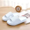 Novos sapatos para casa solados de 4 cm de espessura feminina para fêmea interna ou externa pisca de cocô Sentindo banho casal casal masculino levantando sandálias plásticas de borracha