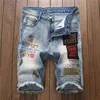 Heren jeans ontwerper zomer geborduurde denim shorts heren gepersonaliseerde ruwe rand lichtblauw bloempatroon slanke rechte gat broek kgtx