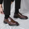 Zapatos de vestir Zapatos de cuero informales para hombre, zapatos brogue clásicos de moda, zapatos Oxford de lujo con fondo grueso, zapatos formales de boda negros para hombre R230227