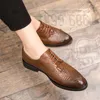 Chaussures habillées 2023 nouvelles chaussures pour hommes chaussures britanniques chaussures en cuir de crocodile chaussures de mariage hommes noir occasionnel rehaussant britannique laceup oxford s R230227