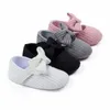 Primi camminatori nati Bambina Scarpe da principessa Primi passi Bambino Bowknot Lana Comfort Suola morbida Antiscivolo Scarpette da culla Bebe 230227