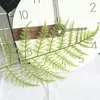 装飾的な花のお気に入りのシミュレーションファーンリーフ人工グリーンプラントブランチホームウェディングデコレーションディスプレイ人工植物葉