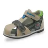 Sandalen Apakowa Sommersandalen Doppel-Hakenschlaufen-Jungensandalen, atmungsaktive Kleinkind-Kleinkinder-Sommerschuhe für Jungen mit Fußgewölbeunterstützung Z0225