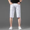 Jeans da uomo Designer Pantaloncini di jeans bianchi versione coreana da uomo slim pantaloni dritti a cinque punti centrali marchio di lusso leggero elastico casual PHQ8