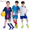 Açık tişörtler ücretsiz çoraplar genç futbol forması setleri futbol üniformaları futbol sporu spor seti özel çocuk futbol gömlek spor giyim kitleri 230227