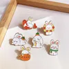 Broches Artoon Year Little Brooch Happy Blessing Chinese Metal Badge Hombres y mujeres Bolsa Accesorios