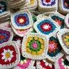 Tapis Pads DIY Crochet Napperons Sous-Verres Multicolores Décoration De Table Carrée À La Main Tasse Pad 9cm Laine Vêtements Patch 50pcs / lot 230227