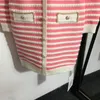 23SS Kadın Tasarımcı Elbiseler V Yıkım Örgü Gömlekler Kristal Düğmelerle Elbise Kızlar Milan Roman Tank Top A-Line Uzun Kollu Çizgili El Külot Gömlek