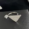 Europeisk och amerikansk brevhalsband personlighet Fashion Guld med diamantbenbenkedja örhänge Ring Set Kvinna