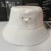 Designer Hat Fashion Black Triangle Bucket Hats Metal Emalj Fashion Mens Cap Miljövänlig Re Nylon Cap för män Fashionabla PJ006 C23