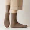 Chaussettes pour hommes Chaussettes pour hommes 2022 nouvelle mode rayé coton hommes chaussettes d'équipage maille Style respirant antibactérien solide robe chaussettes de haute qualité Z0227